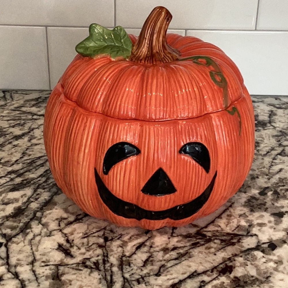 Ceramic Pumpkin Cookie Jar, good condition.